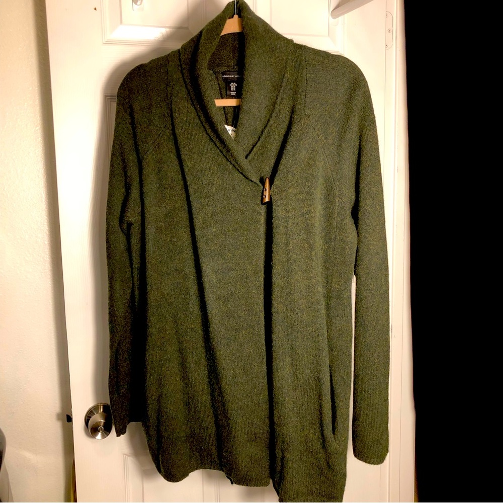 Women’s green wool and yak hair sweater